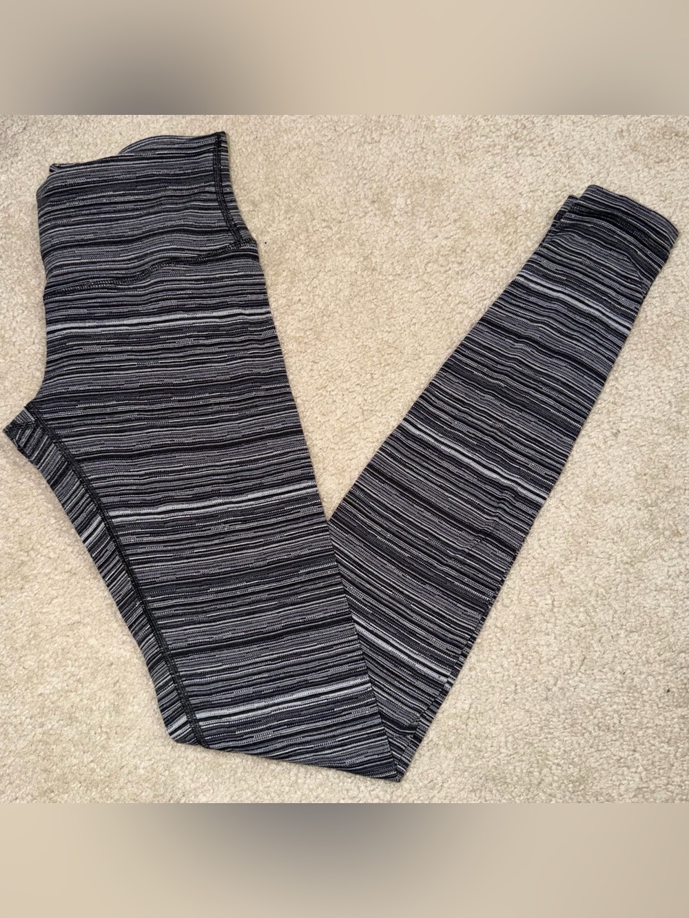 Lululemon Striped Black & Gray Leggings Long ankle workout yoga Pants size 4